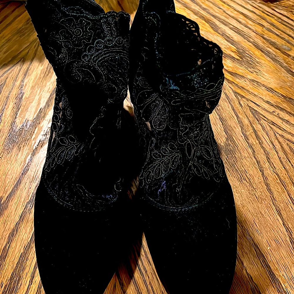 NWOT Black Lace, faux suede with beaded heels. Size 41.